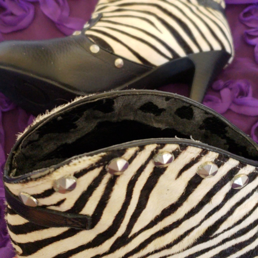 BCBGeneration Zebra Boots - Picture 5 of 5